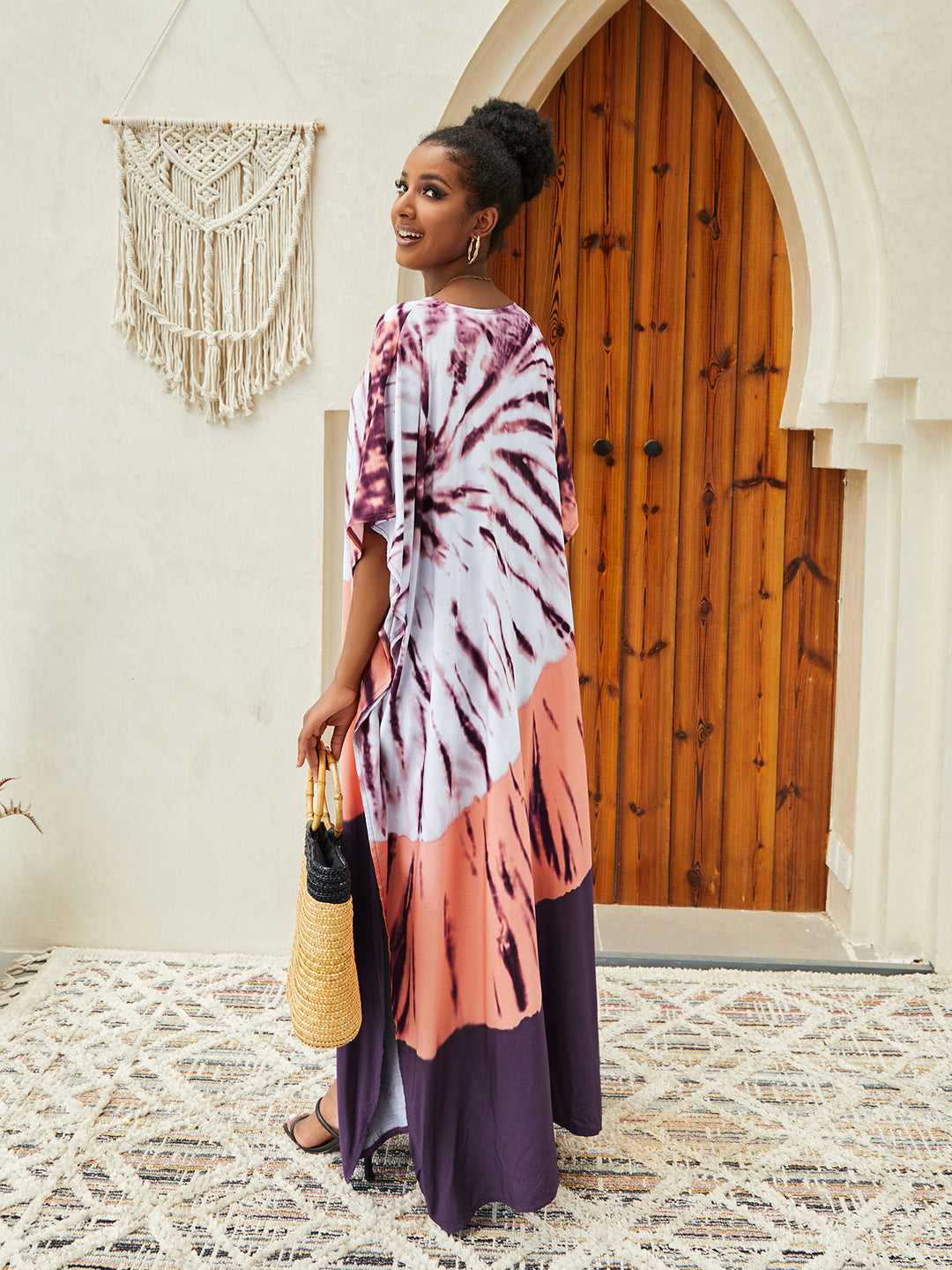 Dame Strandkaftan med moderne batikdesign og elegant V-udskæring Stilla