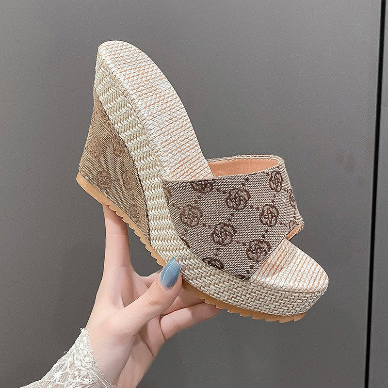 Dame kile-sandaler i højkvalitets naturmateriale med moderne ankel-snøring-design Stilla