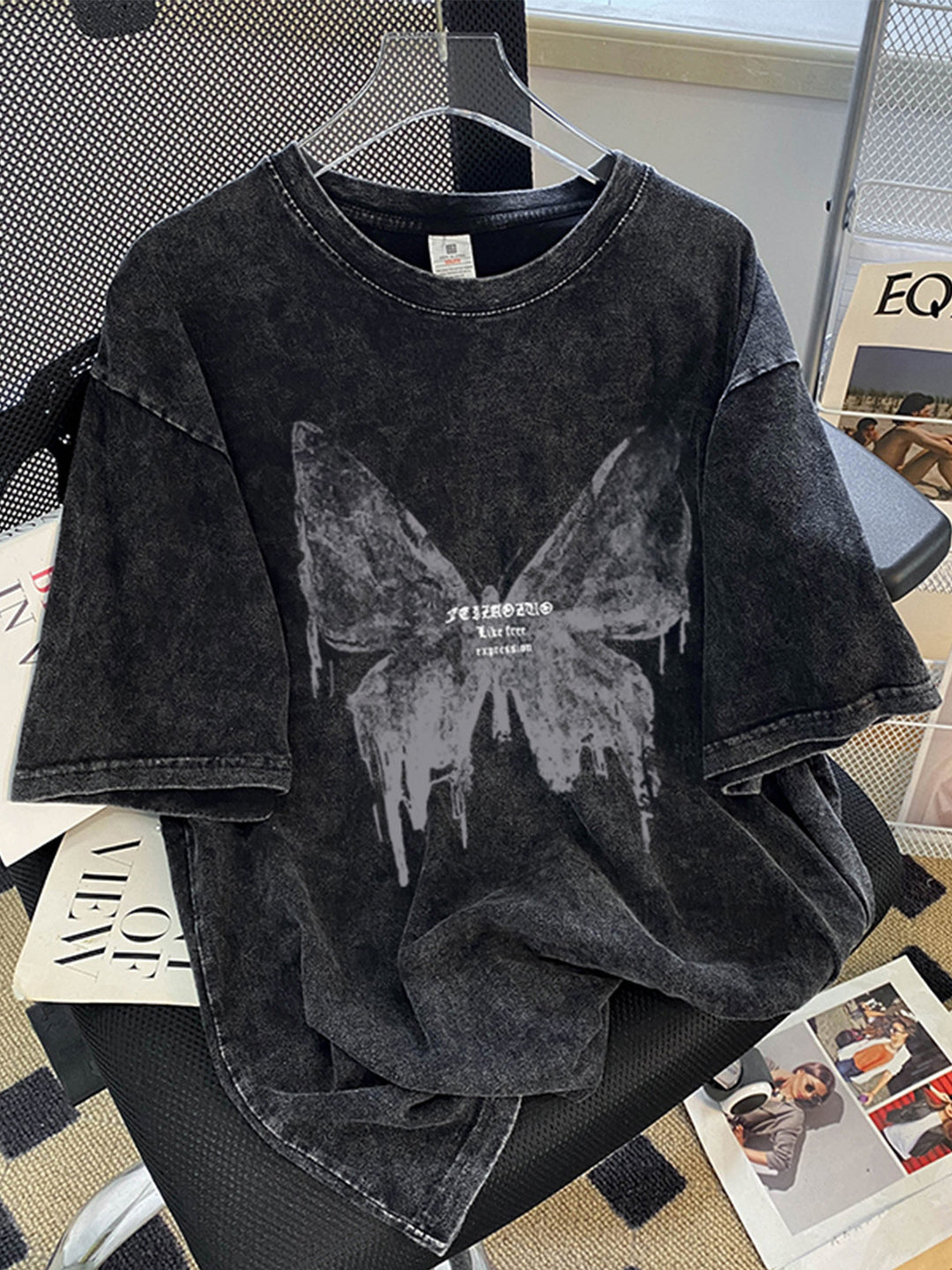 Dame Oversized T-shirt med kunstnerisk sommerfugledesign Stilla