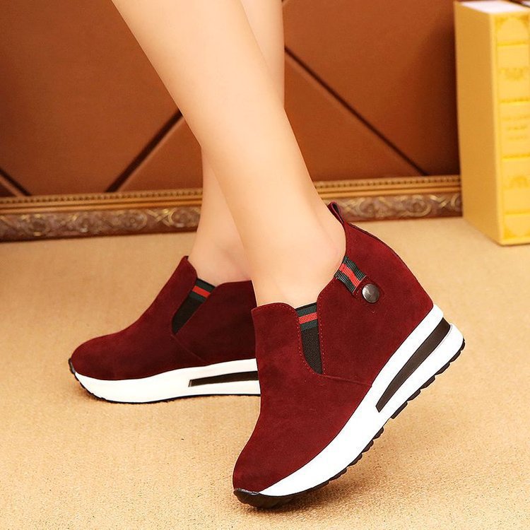 Dame Wedge-sneaker med moderigtig snøring og sporty design Stilla