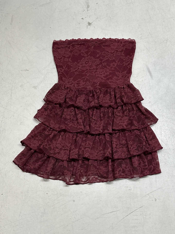 Dame Rynkebluse med blonde accenter og korsage-look Skovae