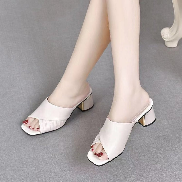 Dame elegante mules med modeinspireret guldblokhæl og svungent design Stilla