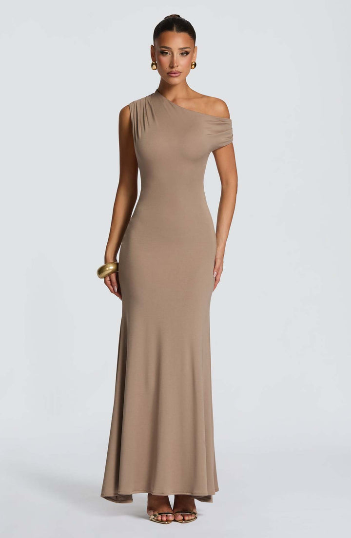 Dame elegante asymmetrisk maxi kjole med design uden stropper