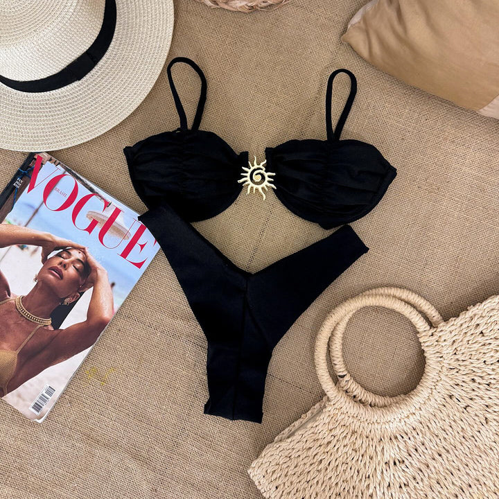 Dame bikini med skinnende top og raffinerede detaljer Stilla