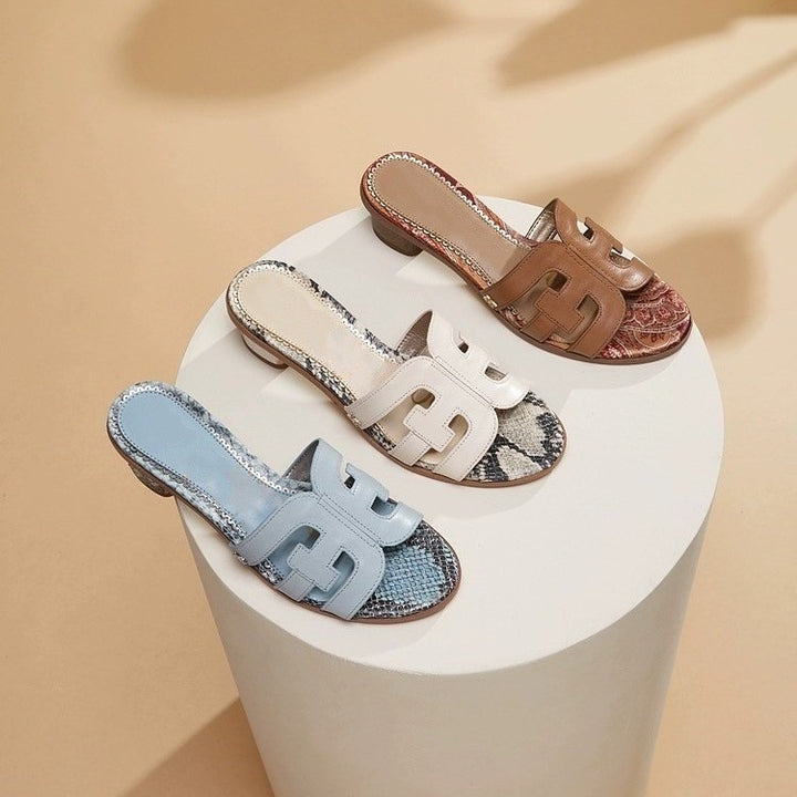 Dame mode slippers med elegant blokhæl og detaljeret designet overmateriale Stilla