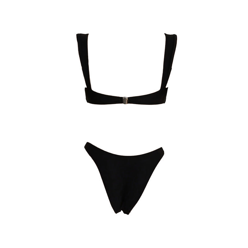Dame bikini-sæt med elegant gulddetalje Stilla