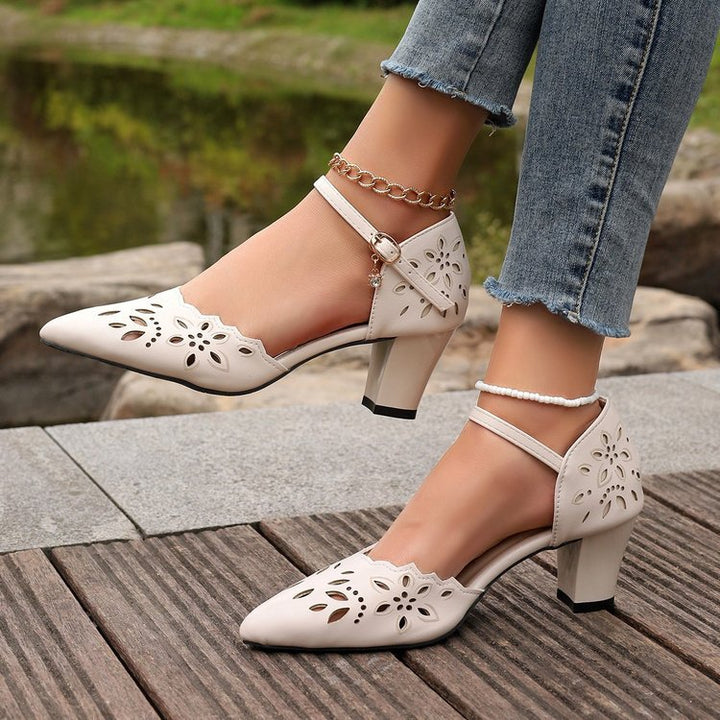 Dame Elegante Pumps med floral cut-out design og blokhælhøjde Stilla
