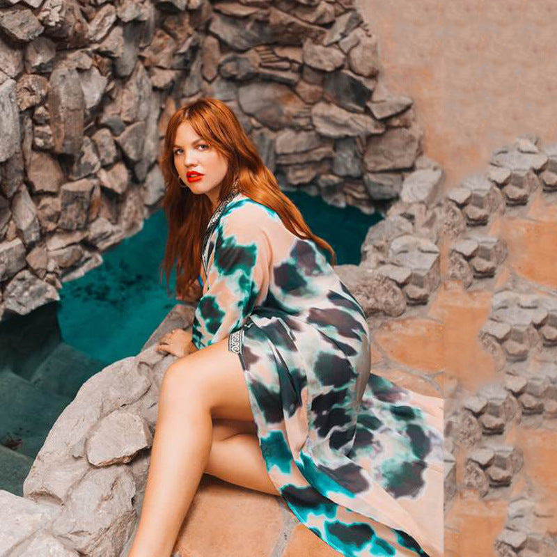 Dame strandkimono i livligt boho-design med flydende snit Stilla