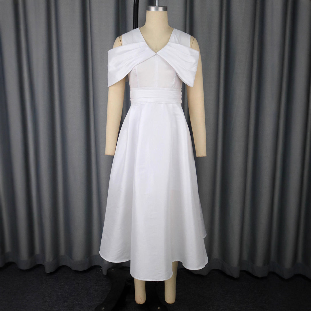 Dame Elegant midi kjole med smart draperingsaccent og voluminøs overdel Skovae