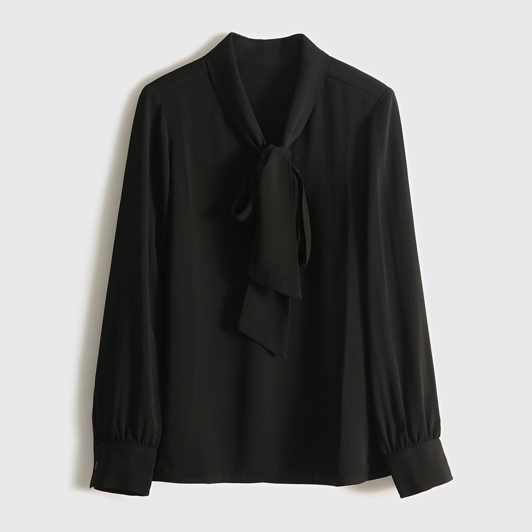 Damebluse med sløjfe krave og elegant snit Stilla