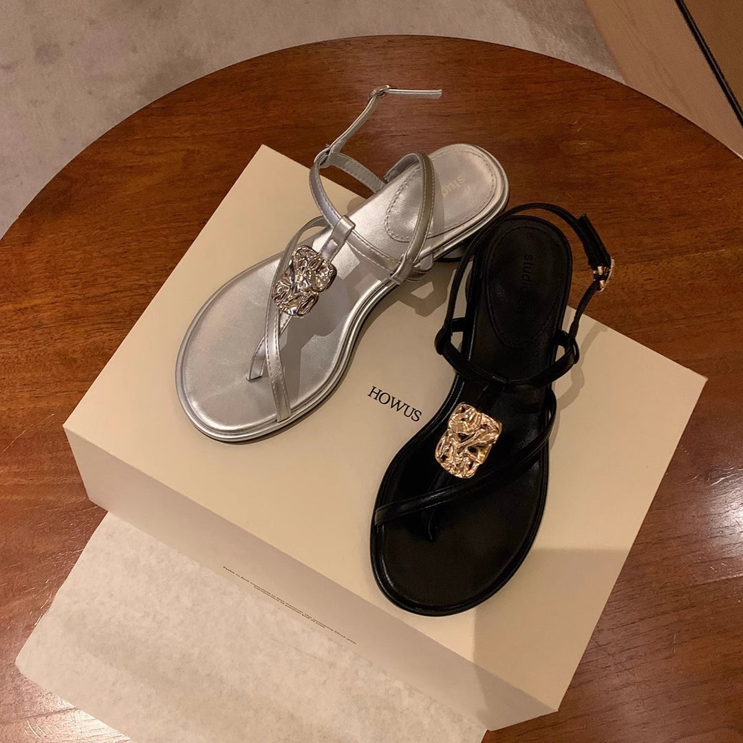 Dame sandaler med elegante gyldne accentuer Stilla