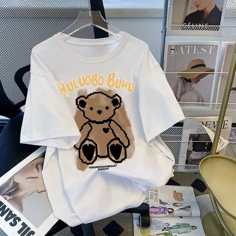 Dame T-shirt med originalt bjørnemotiv og kreativt skrive Stilla