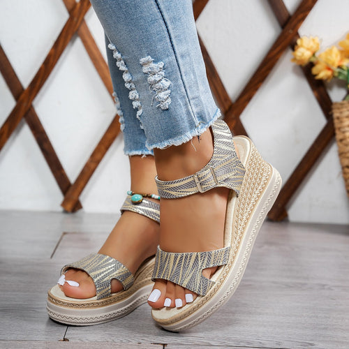Dame wedge-sandaler med elegant remdesign og åndbart overmateriale Stilla