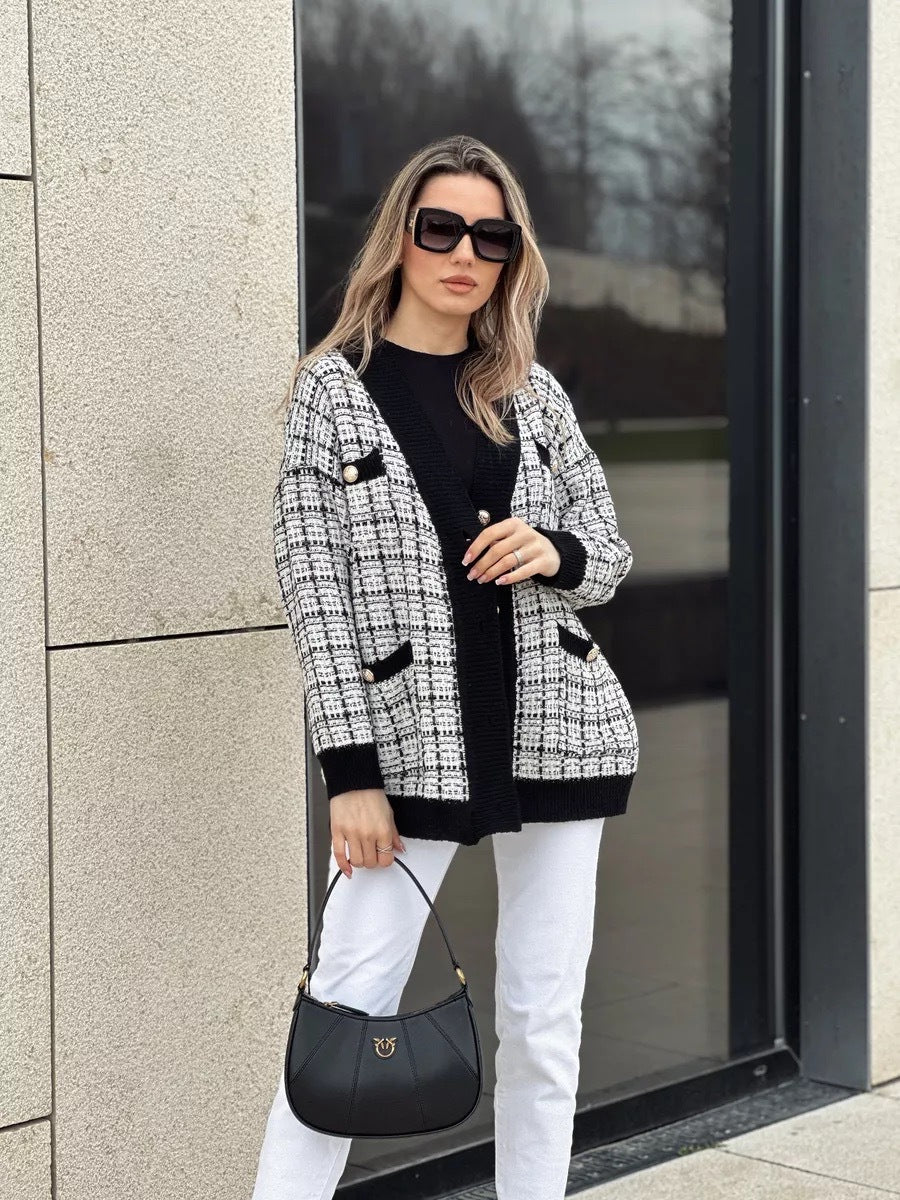Dame mode cardigan med elegant ternet mønster og lommer Stilla