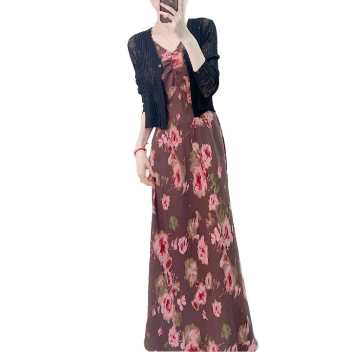 Dame maxikjole med blomstertryk og elegant, figursyet snit Stilla