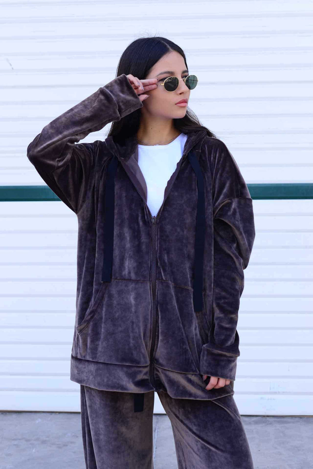 Kvinders oversized hoodiejakke lavet af blød velour Skovae