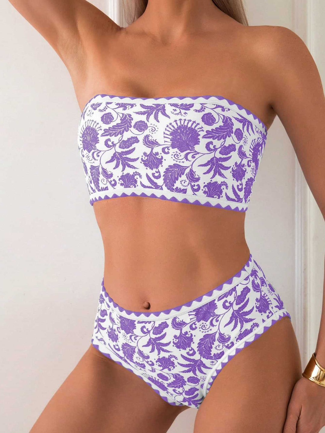 Dame bandeau bikini med trendy floralt design Skovae