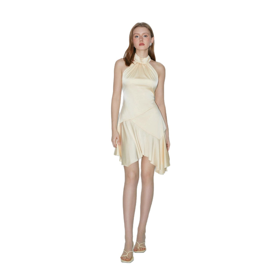 Damer elegant aftenkjole med asymmetrisk snit og glitrende materiale Skovae