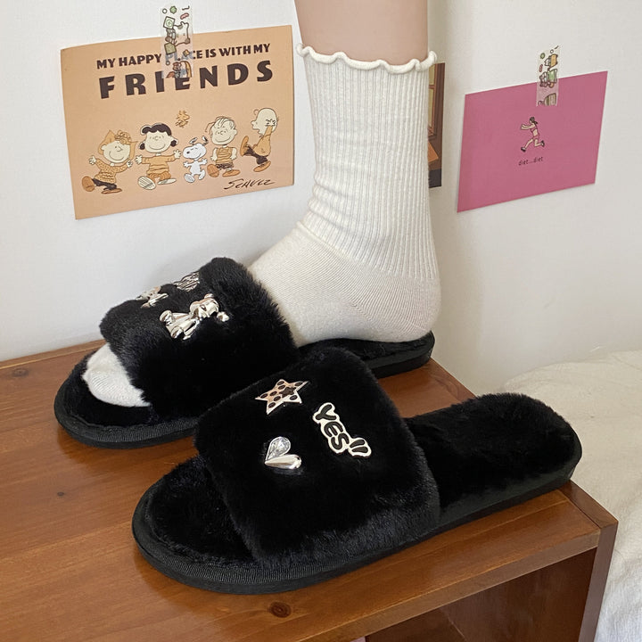 Dame slippers med blødt overmateriale og stilfulde applikationer Stilla