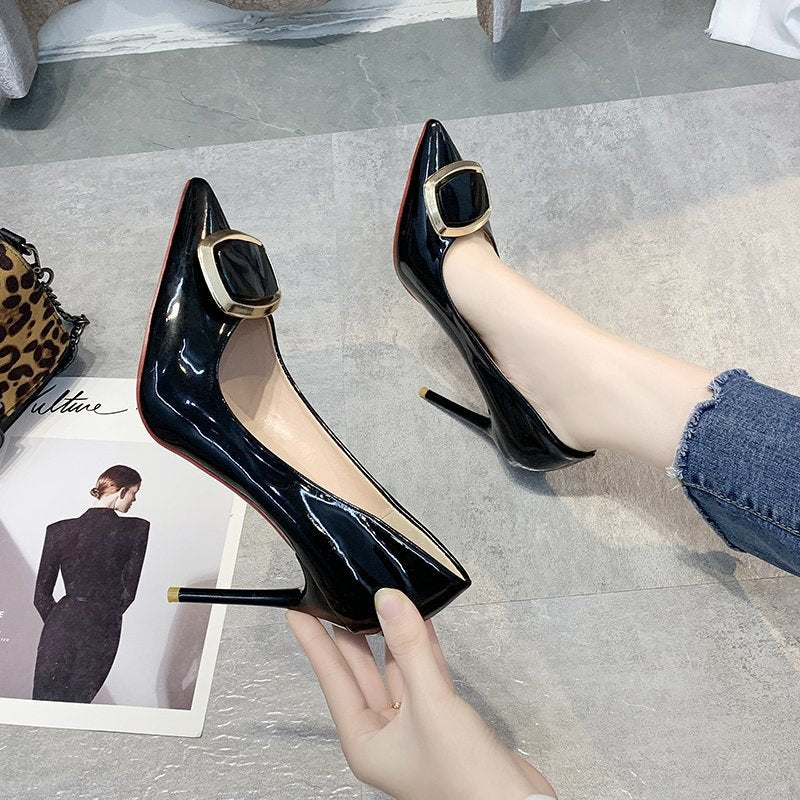Dame Spitz-Tå Højhælede Pumps med elegant spænde-detalje Stilla