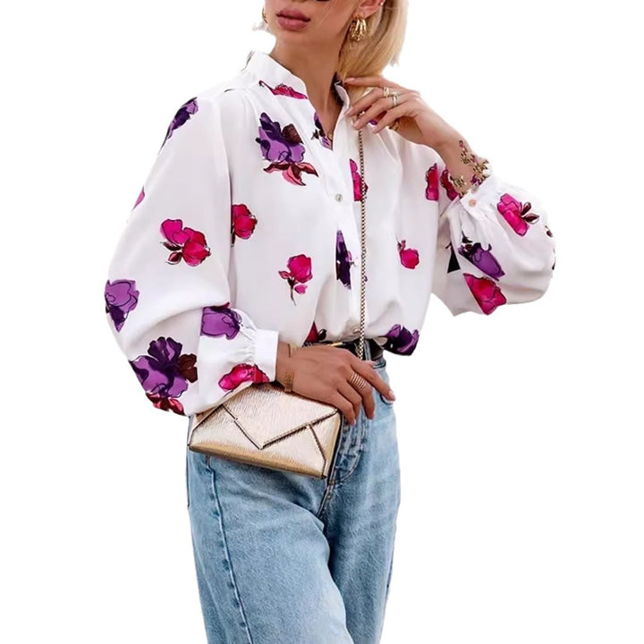 Damebluse med blomsterdesign og brede ærmer Stilla