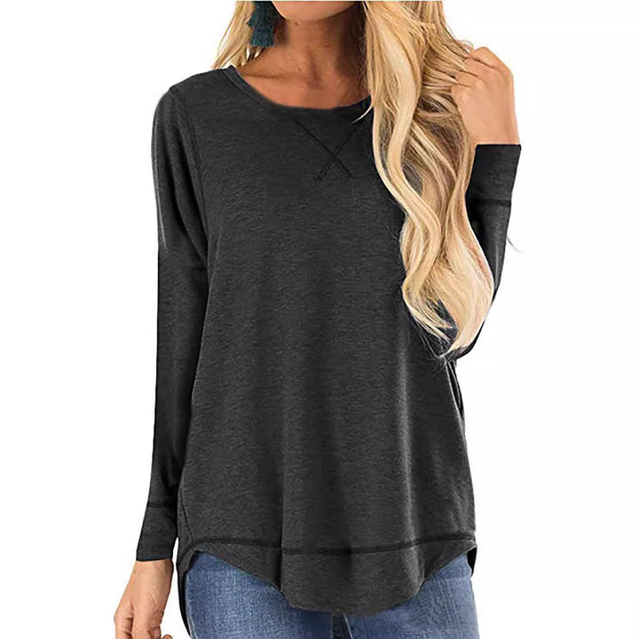 Dame afslappet langærmet t-shirt med asymmetrisk kant og moderne snit Stilla