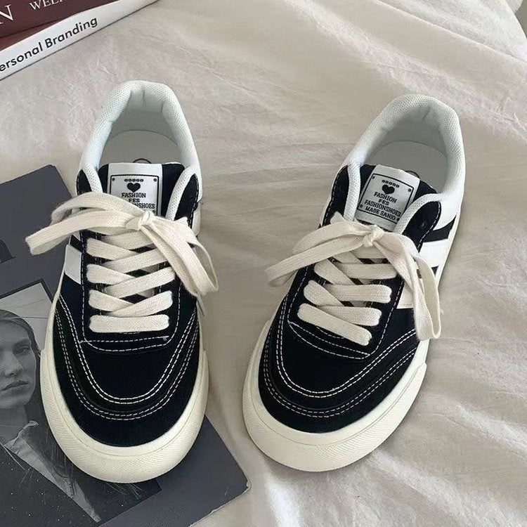 Dame Sporty Sneakers i Retro-stil med komfortabelt ruskindsoverdel og kontrasterende accenter Stilla