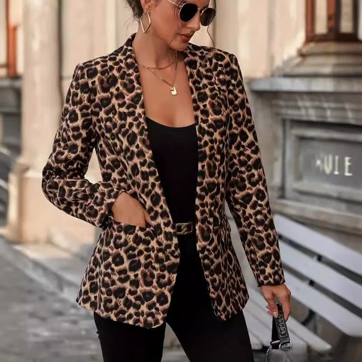 Dameblazer med moderne leopardmønster og elegant snit Stilla
