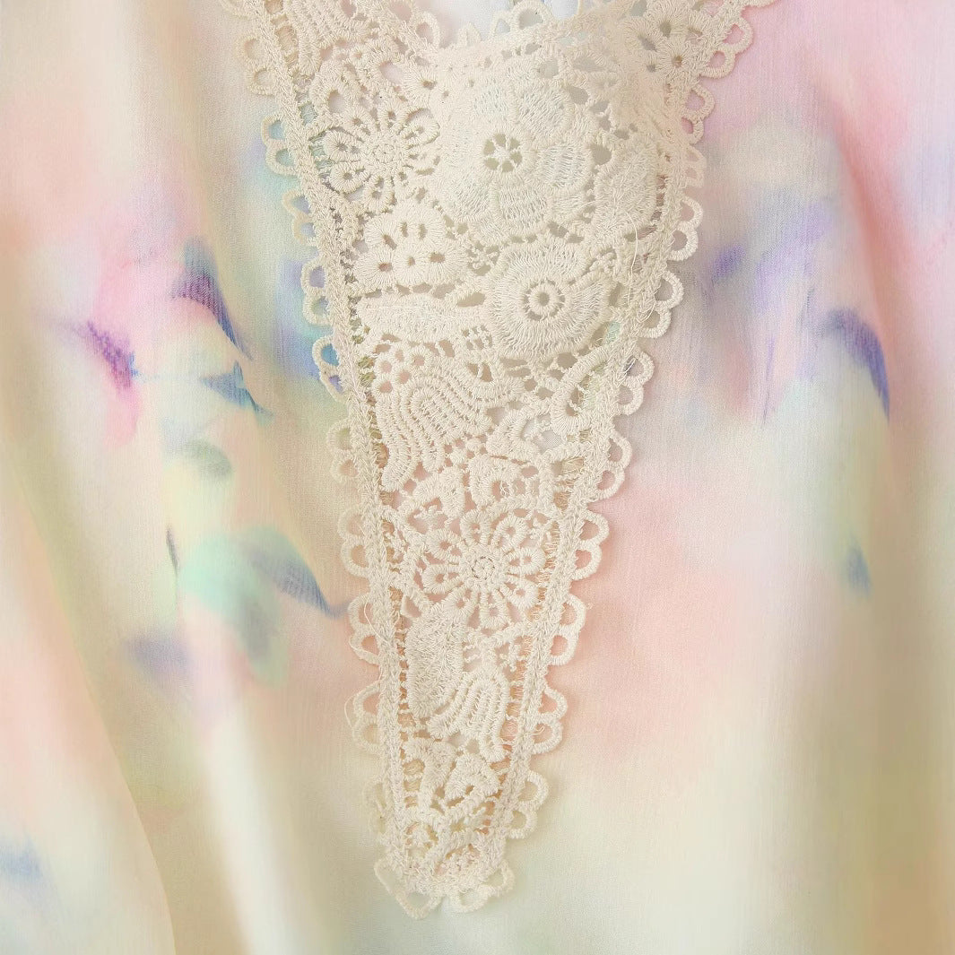 Femme Flydende Floral Mini Kjole med Spidse Detalje Stilla