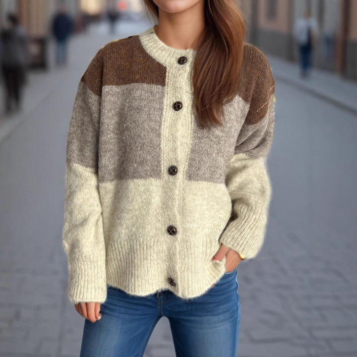 Kvinders hyggelige cardigan med moderigtigt farveblokdesign og dekorative knapper Stilla