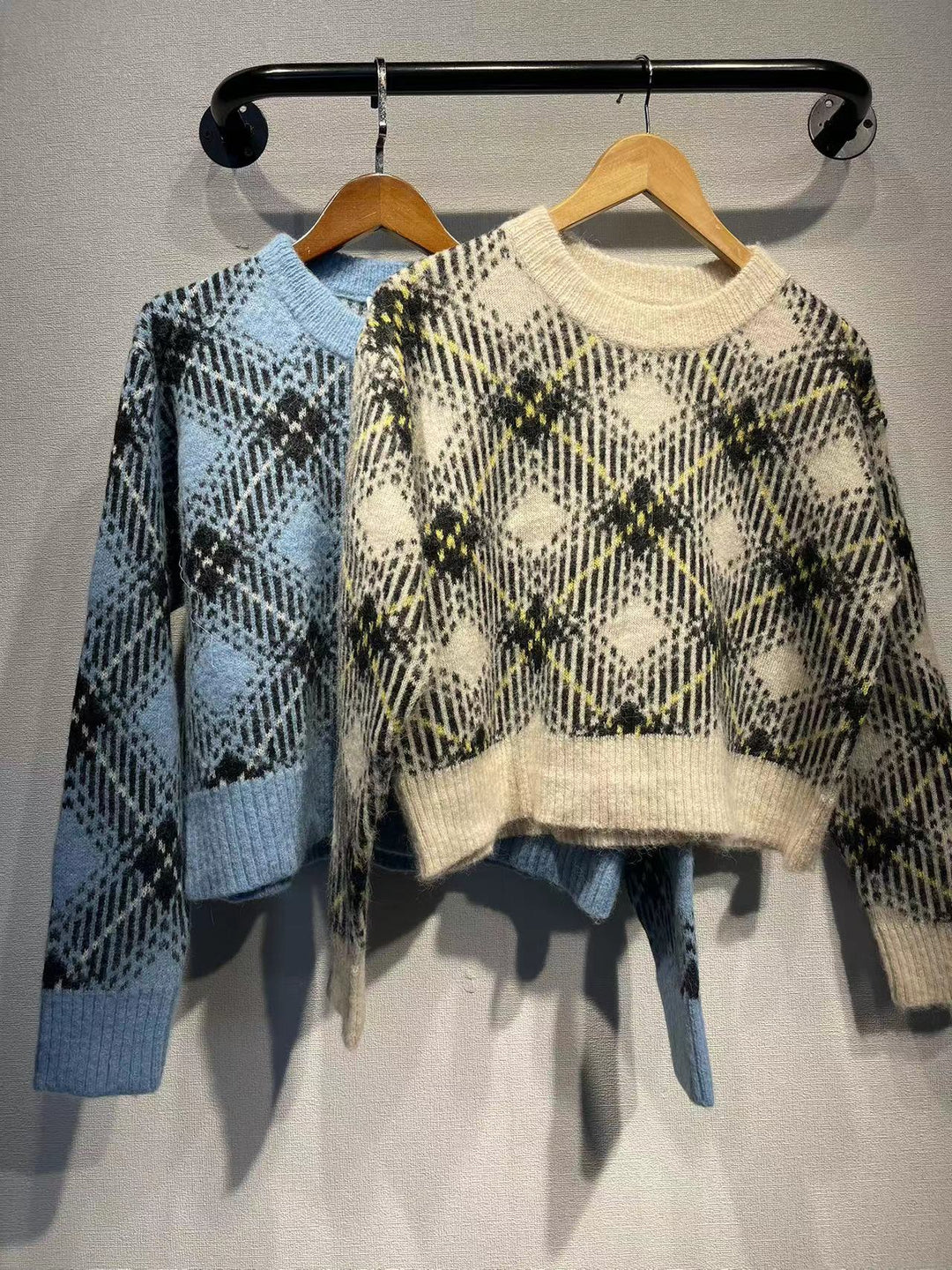 Dame sweater med stilfuldt ternet mønster og afslappet snit Stilla