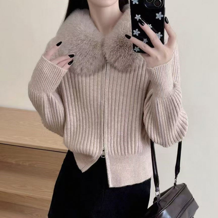 Kvinders cardigan med højkvalitets faux fur krave og elegant ribbet tekstur Stilla
