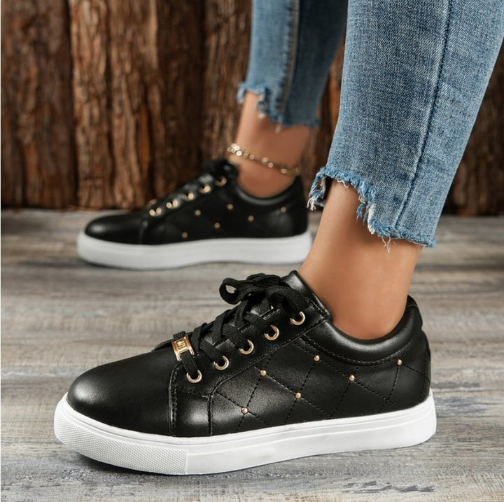 Dame Sneakers med elegant snøredesign og dekorative smykkedetaljer Stilla