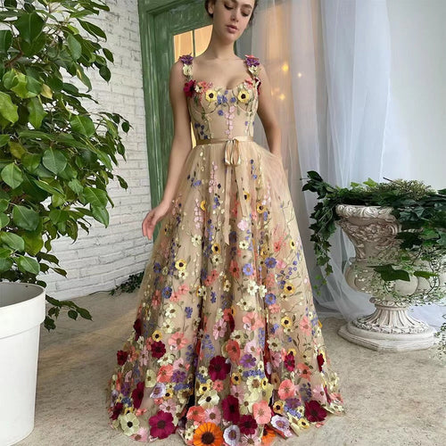 Stilla | Chic Fashion Broderet Blomst Bodycon Kjole