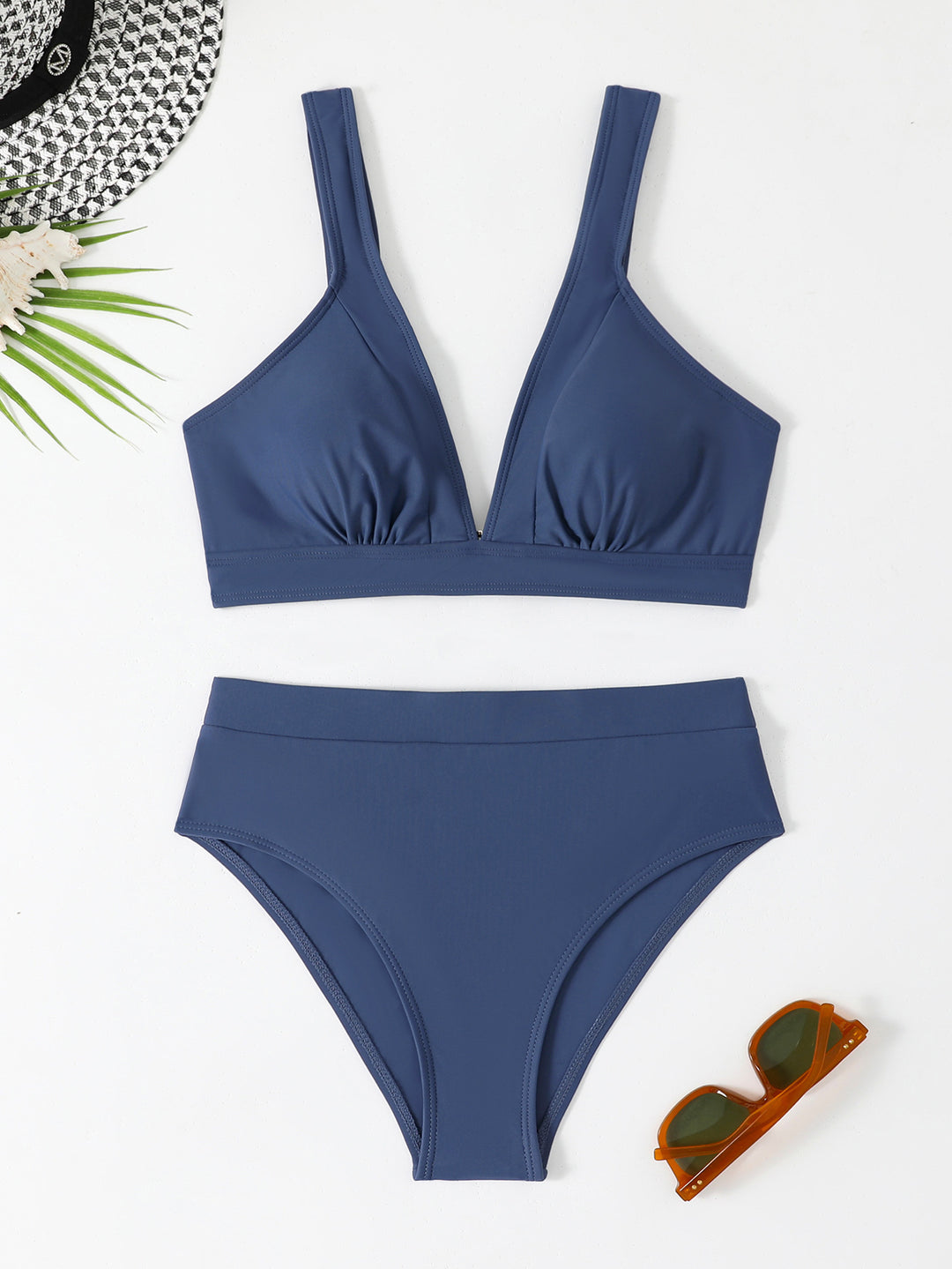 Dame bikini sæt med moderne V-halsudskæring og højt skåret buks Skovae