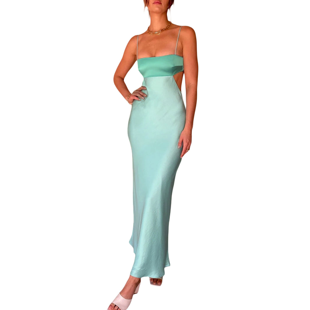 Dame elegant lang kjole med innovativt cut-out design og fine spaghetti stropper Skovae