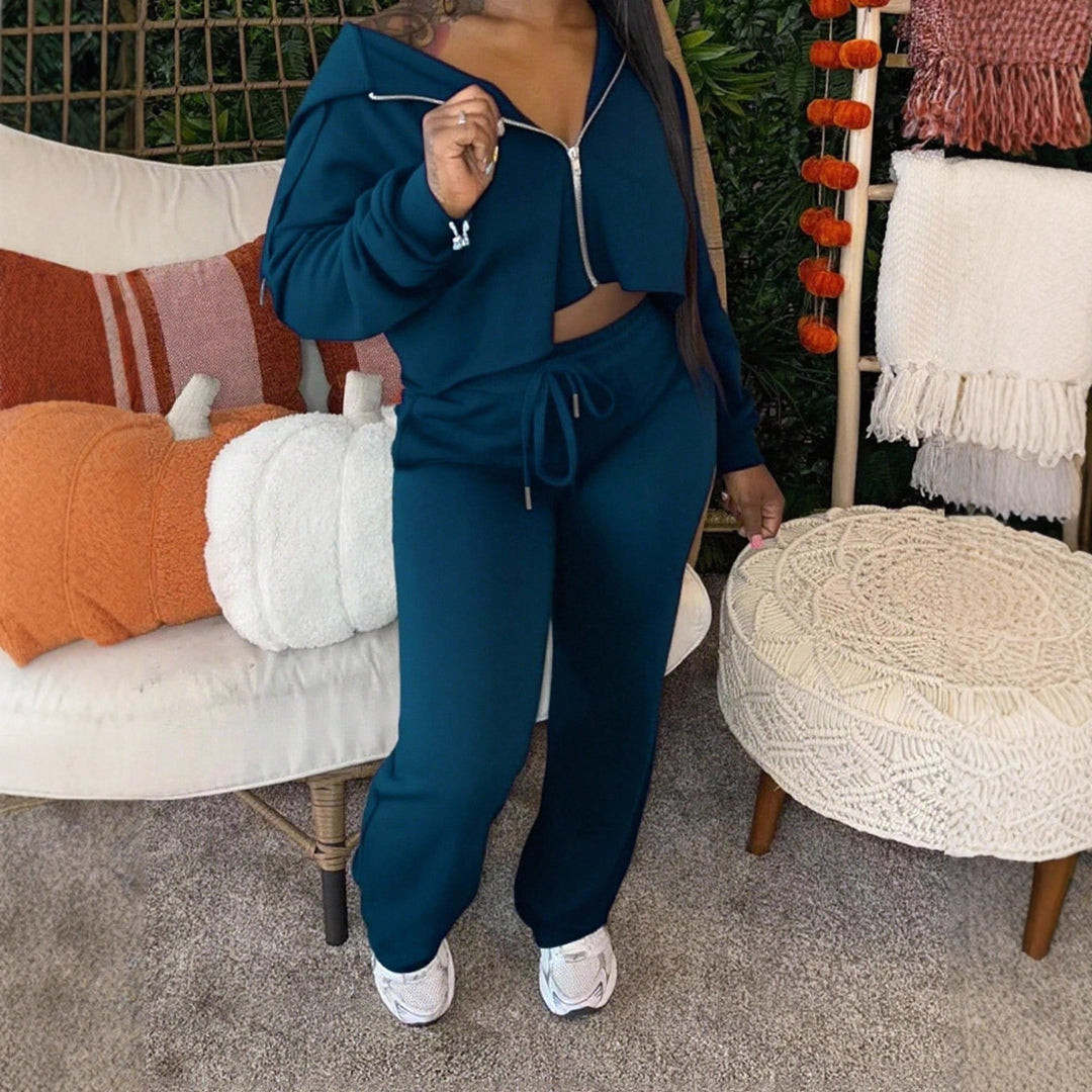 Kvinders sporty sæt lavet af cropped hoodie og casual joggingbukser med snøre