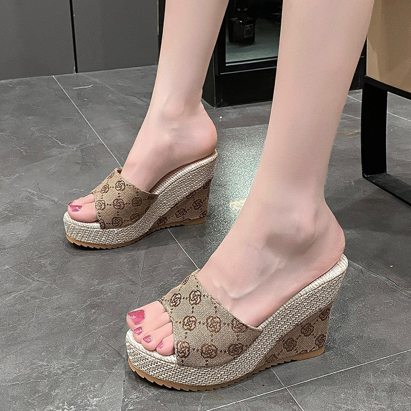 Dame kile-sandaler i højkvalitets naturmateriale med moderne ankel-snøring-design Stilla