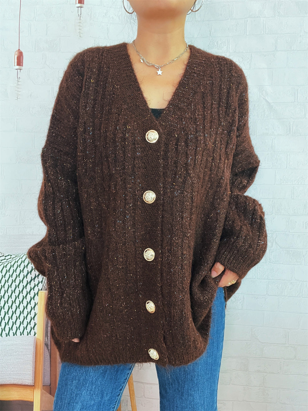 Kvinders oversized cardigan med guldknapdetaljer og blødt materiale Stilla