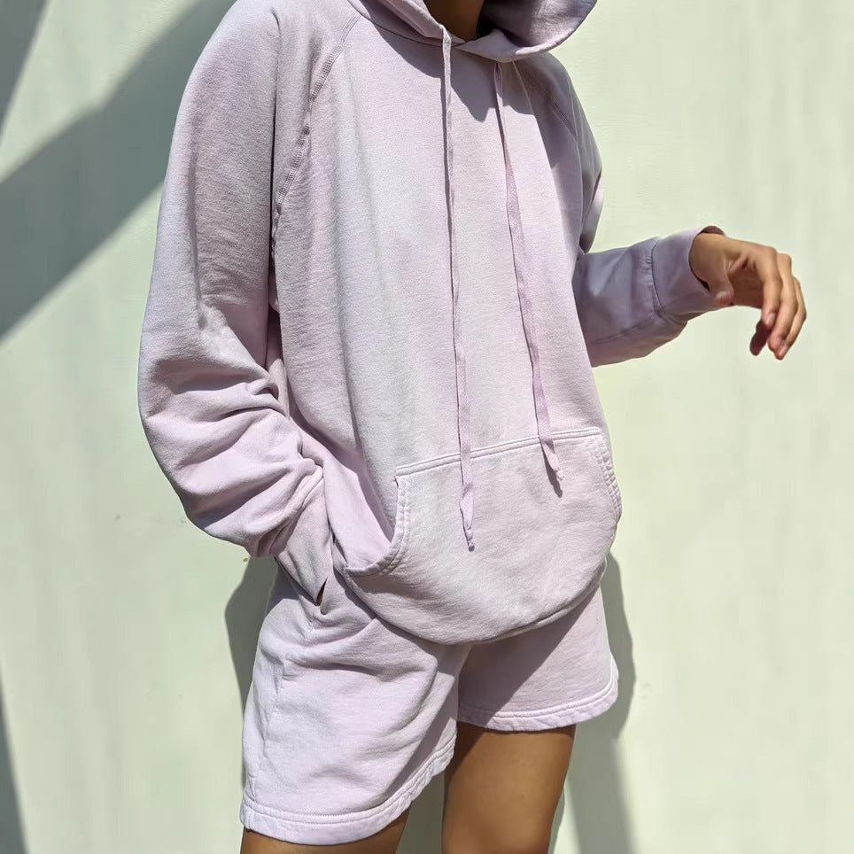 Dame casual hoodie og shorts sæt lavet af blødt bomuldsblanding med praktiske lommer Skovae