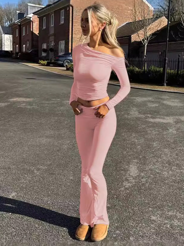 Dame Elegant og figursyet sportkombination med asymmetrisk top og flared bukser Stilla