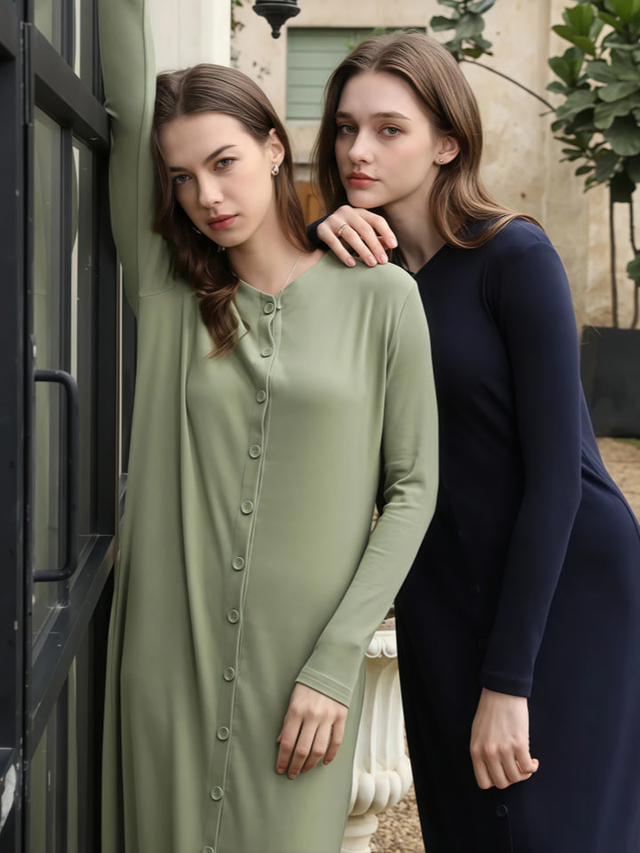 Dame langærmet kjole med gennemgående knaplukning og elegante detaljer Stilla