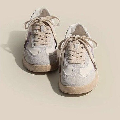 Dame livsstil sneakers med åndbart mesh-overflade og fashionable accenter Stilla