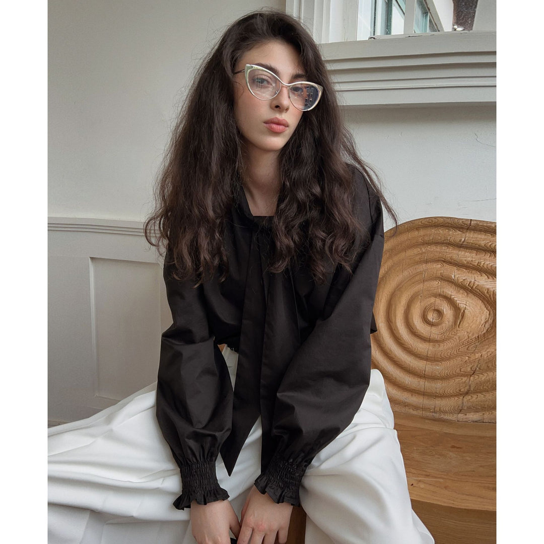 Dame Oversized Bluse med gennemgående indpakningsdesign og elegante detaljer Stilla