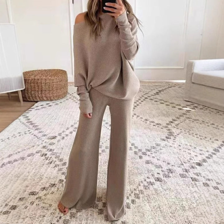 Dame strikdragt med afslappet pasform og off-shoulder design Stilla