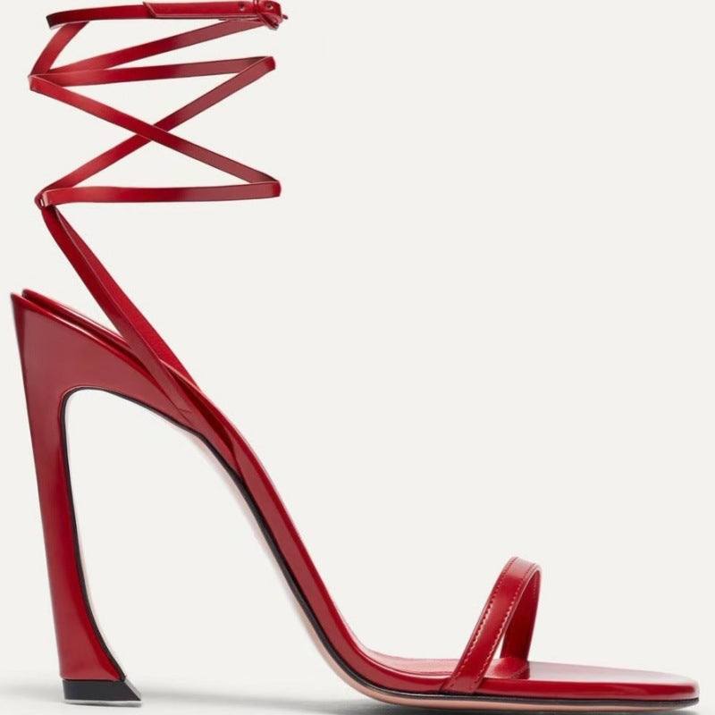 Dame High-Stiletto Riemchensandaler med arkitektonisk design Stilla