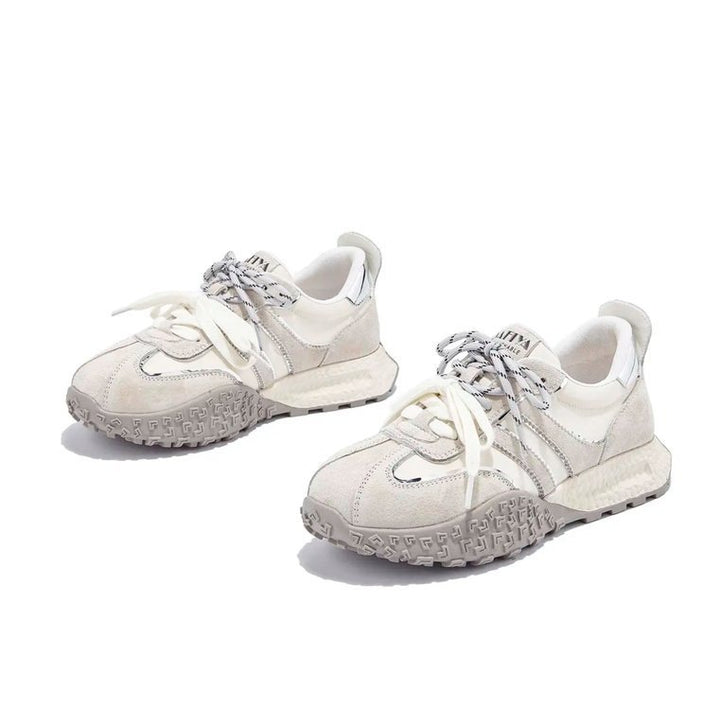 Dame Sneakers lavet af højkvalitets ruskind med åndbar mesh-overflade og innovativ dæmpningsteknologi Stilla