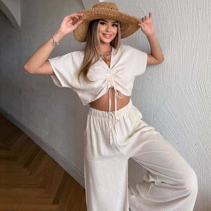 Dame Lækkert og moderigtigt sæt bestående af cropped top og brede bukser Stilla