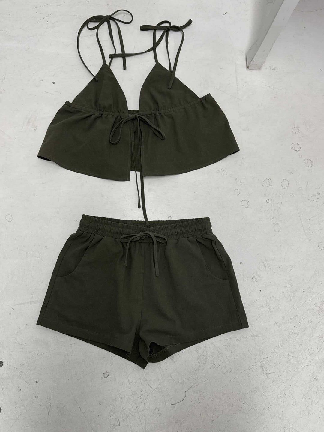 Dame bikini sæt med justerbar top og afslappede shorts Skovae