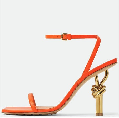 Femme High-Style Remsandaler med skulpturel knudeaccent Stilla